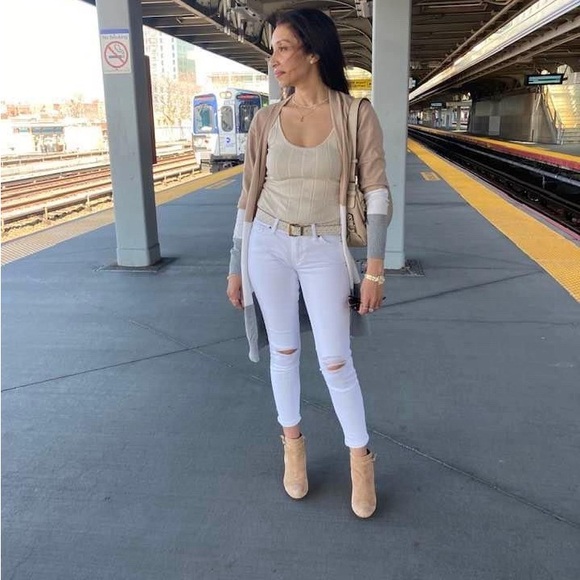 Meet your Posher, Ebony - Picture 9 of 17